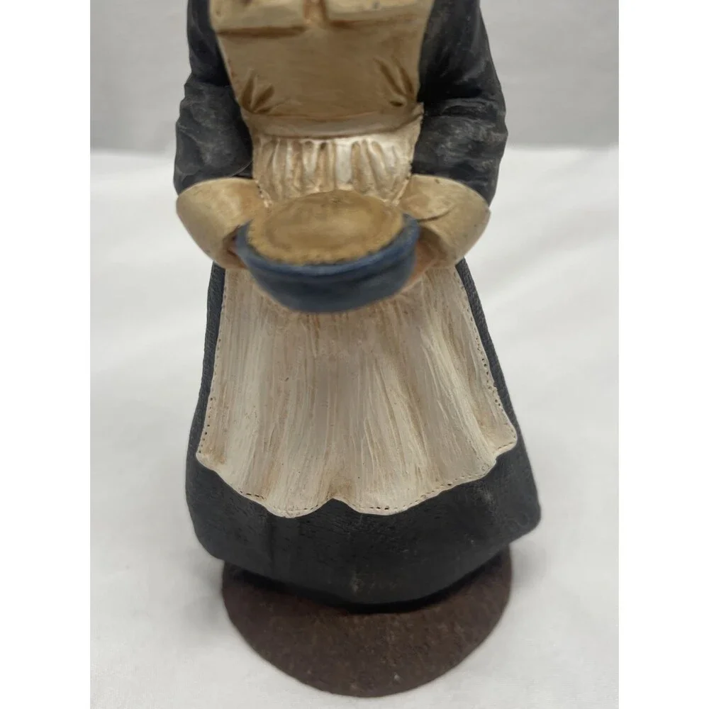 Vintage Pilgrim Woman Figurine Holding Homemade Pie Thanksgiving 7